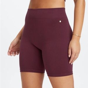 Cloud Seamless High-Waisted 7" Short Burgundy Size Medium